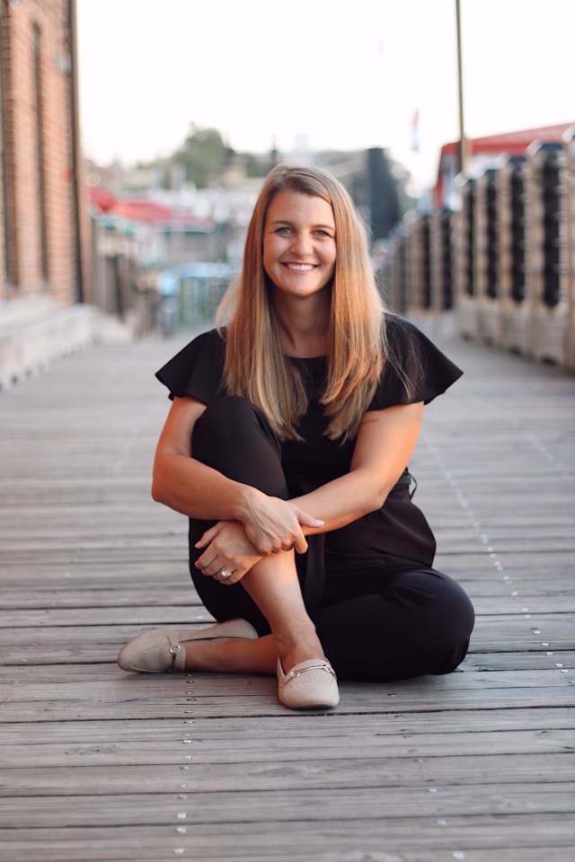 Amanda Hofmann_Headshot2